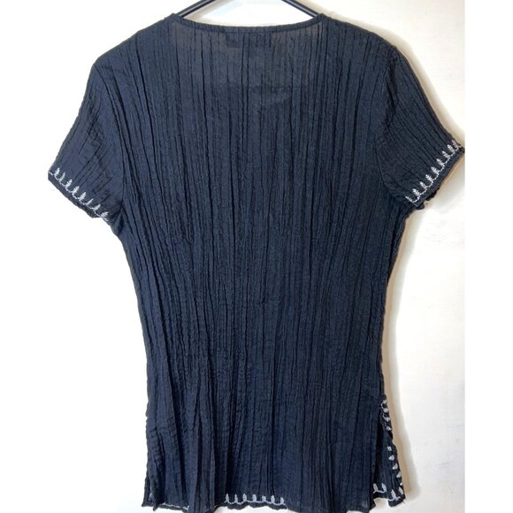 Black Short-Sleeve Embroidered Crinkle Blouse By Mystique Aura M - Picture 2 of 5